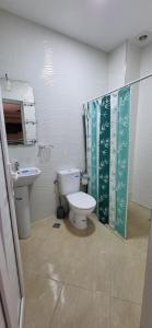 een badkamer met een toilet en een wastafel bij Agadir chez Omar in Agadir