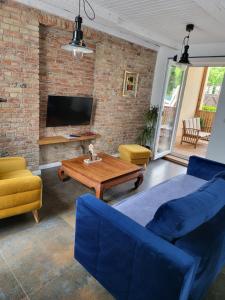 a living room with a couch and a table at Moderne, stilvolle Ferienwohnung in Stralsund 84m2 in Stralsund