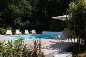 Bazén v ubytovaní La Métairie - Guesthouse alebo v jeho blízkosti