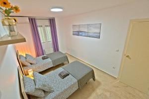 Posedenie v ubytovaní On Beach Deluxe Apartment with Pools and own Garden