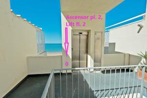 Fotografia z galérie ubytovania On Beach Deluxe Apartment with Pools and own Garden v destinácii El Puerto de Santa María