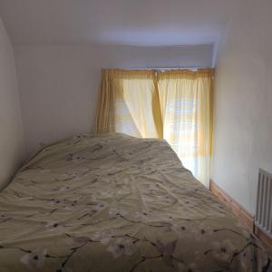 Ein Bett oder Betten in einem Zimmer der Unterkunft Lovely 4-bed property in Mullaghbawn