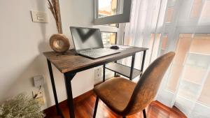 Telewizja i/lub zestaw kina domowego w obiekcie Exclusivo "Gran Bilbao" Suite Deluxe PARKING OPCIONAL