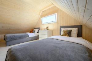 Postel nebo postele na pokoji v ubytování Resort Za Lasem + 33 fotografií