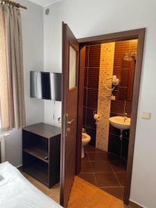 a room with a bathroom with a sink and a toilet at Irys 1 in Tychy