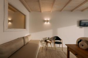 Televízia a/alebo spoločenská miestnosť v ubytovaní Apartments enosis, Poseidon