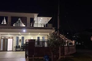 een huis met een balkon met 's nachts verlichting bij Mount Austin Corner Karaoke 24 pax with pool table in Johor Bahru