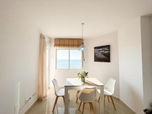 Fotografie z fotogalerie ubytování Apartamento en 1ª línea de la playa de Sabinillas con vistas al mar v destinaci San Luis de Sabinillas