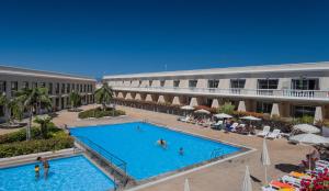an image of the pool at the hotel at Apartamentos Charco del Conde in Valle Gran Rey +37 photos