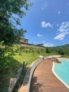 Bazén v ubytovaní Agriturismo Piano di Andrea alebo v jeho blízkosti