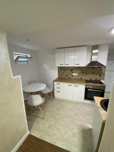Una cocina o cocineta en Baron Apartment