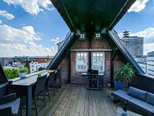Galeriebild der Unterkunft Luxuriöses Penthouse mit Dachterrasse & Massagesessel EM-APARTMENTS DEUTSCHLAND in Bielefeld