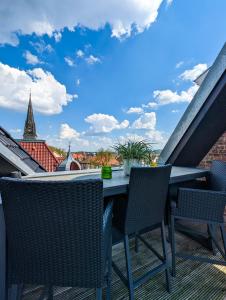 Galeriebild der Unterkunft Luxuriöses Penthouse mit Dachterrasse & Massagesessel EM-APARTMENTS DEUTSCHLAND in Bielefeld