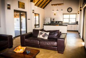 Χώρος καθιστικού στο Lindanda Luxury Lodge