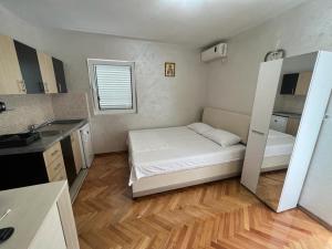 Η κουζίνα ή μικρή κουζίνα στο Budva Apartments