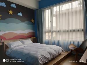 Tempat tidur dalam kamar di WT BnB Taichung