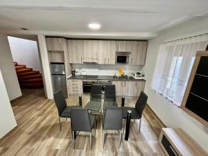 Köök või kööginurk majutusasutuses Lotila Flats L'Infiestu