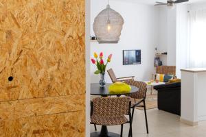 Televízia a/alebo spoločenská miestnosť v ubytovaní LOFT2STAY.COM