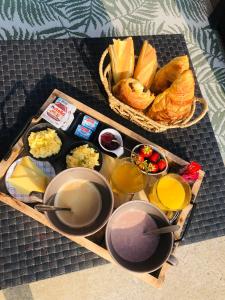 Breakfast options na available sa mga guest sa Le Cottage Suite avec Spa Privatif