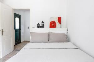 Кровать или кровати в номере Moute House by Corfuescapes