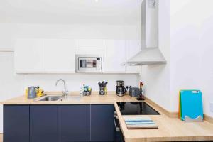 Kuchyň nebo kuchyňský kout v ubytování Sleeps 6 The Lovely Lymington Lock off