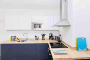 Kuchyň nebo kuchyňský kout v ubytování Sleeps 6 The Lovely Lymington Lock off + 9 fotografií