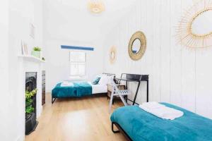 Postel nebo postele na pokoji v ubytování Sleeps 6 The Lovely Lymington Lock off