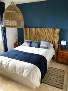Postel nebo postele na pokoji v ubytování Villa La Palmera y El Mar