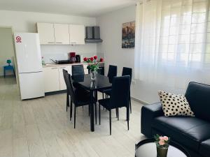 Kuchyň nebo kuchyňský kout v ubytování Apartment Paulina