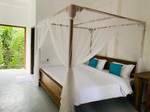 Postel nebo postele na pokoji v ubytování Rams Resort