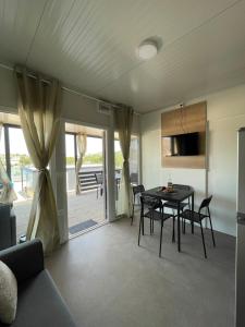 a living room with a table and chairs and a kitchen at Mobile Home L&L in Drage