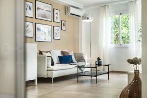 Posedenie v ubytovaní Serene & spacious apartment - Center by REMS