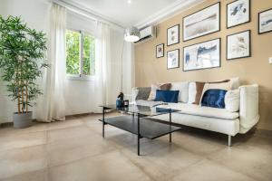 Posedenie v ubytovaní Serene & spacious apartment - Center by REMS