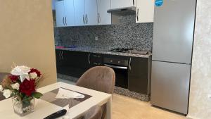 Köök või kööginurk majutusasutuses Apar hôtel 2 chambres neuf