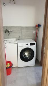 Dapur atau dapur kecil di Holiday house Isabel