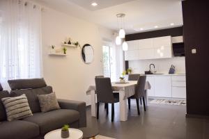 Kuchyň nebo kuchyňský kout v ubytování Apartments Motar