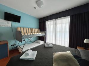 A television and/or entertainment centre at Hotel Alemagna Bed&Breakfast Bibione Lido del Sole