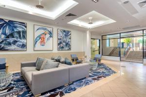 A seating area at Magnificent 2 bed unit in heart of Port Douglas
