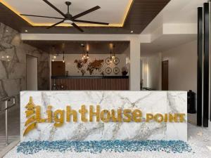 Un certificado, premio, letrero u otro documento en Lighthouse Point Hotel