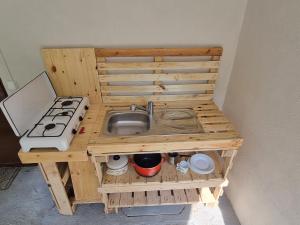 Kuchyň nebo kuchyňský kout v ubytování GLAMPING HOUSE ˇVITAˇ