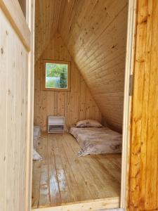 Postel nebo postele na pokoji v ubytování GLAMPING HOUSE ˇVITAˇ