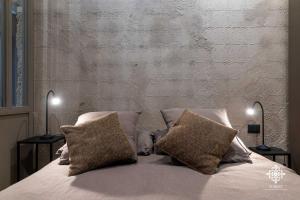 a bed with two pillows on it in a bedroom at Armonia Mercato e Mare in Siracusa