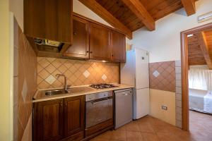 A kitchen or kitchenette at Vico d'Ercole