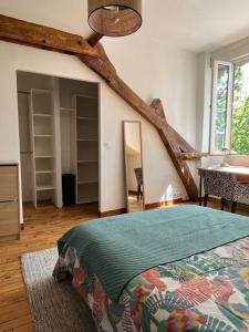 a bedroom with a bed and a sink in a room at Duplex de charme en centre ville avec terrasse in Brive-la-Gaillarde