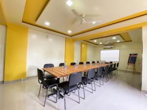 Hotel Bramha Inn Aundh Wakad Rooms Restaurant Banquet商务区和/或会议室