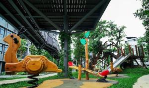 un parco giochi con giochi in legno di The Harmony at Astoria Ampang - Mountain View a Kuala Lumpur