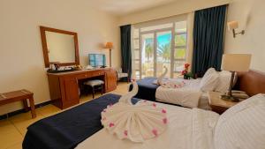 TV a/nebo společenská místnost v ubytování Sharm Reef Hotel