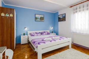En eller flere senger på et rom på Apartment Žalac