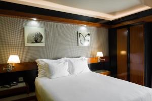Ένα ή περισσότερα κρεβάτια σε δωμάτιο στο Hotel Lara