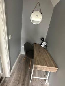 a room with a table and a chair and a mirror at Fabulous 3bed off street parking in Stafford